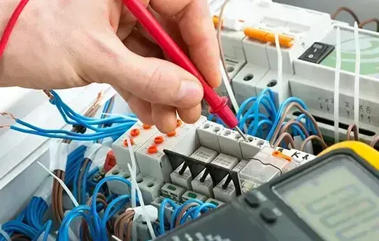 Professional electrician in Woodford